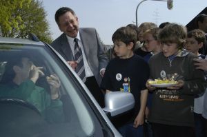Noch zögert der Verkehrssünder, aber er muss, ob er will oder nicht!