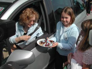 Keine Scheu, greifen Sie zu, wir freuen uns, dass Sie so vorbildlich gefahren sind!