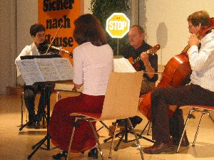 Das Lehrerquartett eröffnet die Veranstaltung