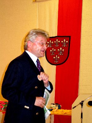 Erster Bürgermeister Gerd Geismann, Hausherr und Gastgeber, freut sich über die zahlreichen Besucher