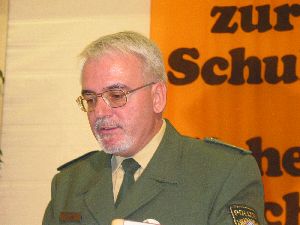 Ein lieber Bekannter: Der Präsident des Polizeipräsidiums Niederbayern/Oberpfalz, Hans Junker, verkündet gute Zahlen bezüglich der Schulwegunfälle