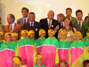 Viele ABC-Schützen mit den Ehrengästen