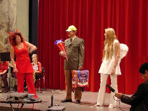 Teufelchen (Sabine Klaus) und Engelchen (Sabine Henle)