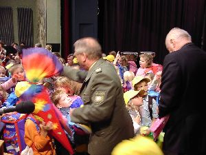 Der Polizeipräsident Dr. Endres und der ADAC-VSK Vorsitzende bei der „Arbeit“