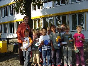 Meine Klassenkameraden d&uuml;rfen sp&auml;ter auch in die Turnhalle zu den hohen G&auml;sten