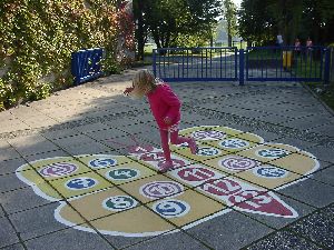 Na gut, dann h&uuml;pf ich halt noch ein bisschen auf dem sch&ouml;nen Pausenhof
