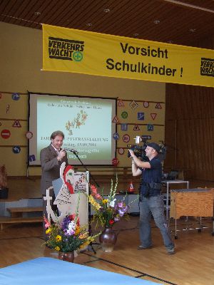 Herbert Gr&ouml;schel f&uuml;hrt geschickt durch die Veranstaltung