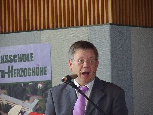 Und wenn er h&ouml;rt, dass da irgendwo Gefahrenstellen auf dem Schulweg sein sollten und die nicht beseitigt werden, mein Lieber, nachher pl&auml;rrt er - wie man sieht.