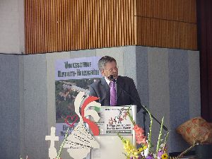 Ei bisschen meckert er noch &uuml;ber die Zust&auml;nde in Irgendwo, aber er schaut ja schon wieder vers&ouml;hnlich: