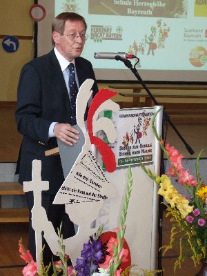 Jetzt mu&szlig; "der" auch noch reden - Gott sei Dank hat er es kurz gemacht, wir ABC-Sch&uuml;tzen warten ja schon.