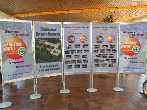 Die orangefarbenen Poster links und rechts zeigen das Logo der Verkehrswacht Bayreuth Stadt und Land - bravo, einmal ganz anders. Man merkt es schon, die Oberfranken sind halt etwas ganz Besonders - und das stimmt, sagen alle (Oberfranken!)