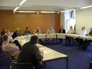 Blick ins Plenum &ndash; alle sind aufmerksam und warten auf die &bdquo;Eins&auml;tze&ldquo;.