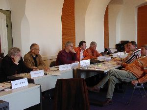 Wer sitzt denn da so relaxt bei der Gruppenarbeit &ndash; gut, dass er nicht ganz ins Bild kam, sonst h&auml;tte man ihn erkannt