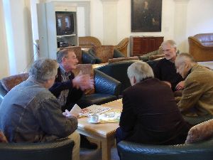 Der Kaffee nach der anstrengenden Gruppenarbeit tut gut und die eine oder andere &bdquo;Pfeife&ldquo; auch