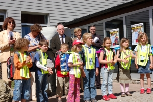Auch diese Damen und Herrn hören die Botschaft des Ministers gerne: Von rechts Herr EPHK Hubert Schröder und Frau Ministerialrätin Maria Els, dann Herr Walter Schreiber von der Unfallkasse München und 2 Vertreterinnen des Bayer. Gemeindeunfallversicherungsverbands (GUVV)