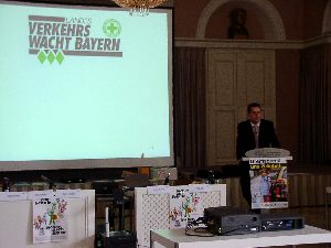... und bei der Vorstellung der Aktivitten der 140 Verkehrswachten in Bayern
