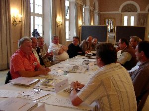 Die gleiche Gruppe im Großen Festsaal schon bei der Arbeit