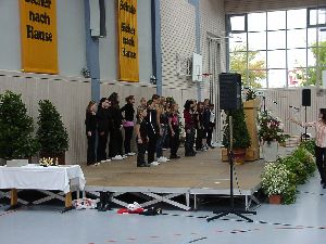 Vor der Festrede eine gekonnte Einlage der Tanzgruppe der Volksschule St. Josef unter der Leitung von Frau Schinharl ...