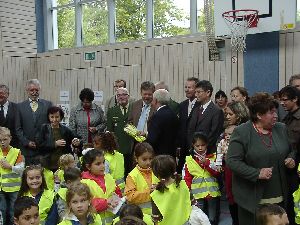 Herr Ortner vom ADAC bringt dem Herr Staatssekretär „Nachschub“