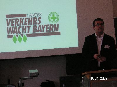 Landesgeschftsfhrer Rainer Salz von der Landesverkehrswacht Bayern berichtet von den vielfltigen Aktionen seiner Institution und wirbt engagiert fr die Verkehrswachten in Bayern