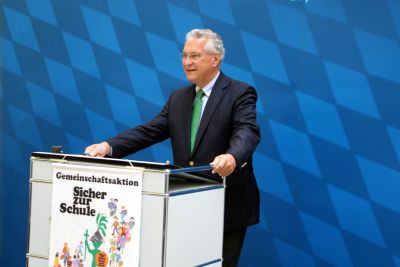 Bayerns Innenminister Joachim Herrmann ruft zur besonderen Vorsicht der Verkehrsteilnehmer anlsslich des Schulbeginns auf