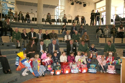 Blick in die wunderschöne Aula der Grundschule Unterföhring“, Walter Schwab