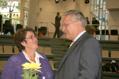 Frau Schweikl im Gespräch mit dem Minister