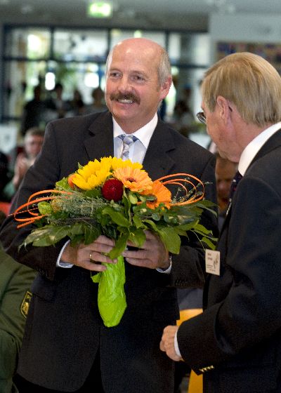 ... hier beim Schulleiter Johann Gröger ...