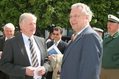 Der Erste Bürgermeister von Unterföhring ließ es sich nicht nehmen, seine Klasse 4c ins Ministerium zu begleiten und darüber freut sich der Minister