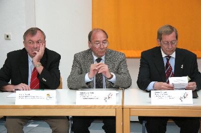 Von links: Klaus Reindl, Pressesprecher des ADAC Süd, Hans-Dieter Krais, Pressesprecher der GA und Walter Schwab, Geschäftsführer der GA