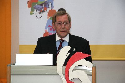 Geschäftsführer Walter Schwab, GA, bedankt sich für die interessanten Beiträge und kündet die „Praktischen Übungen zur Verbesserung der Schulbussicherheit“ auf dem Verkehrsübungsplatz der Schule an