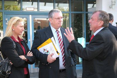 Klaus Reindl vom ADAC – Süd „beruhigt“ die Vertreter des LBO, Herrn Horst Schilling und Frau Kirstin Neumayr