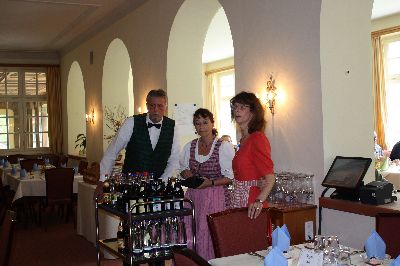 Die freundlichen Bedienungen warten auf die ÖVSB