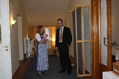 Der Referent der HSS, Herr Karl Heinz Keil, erkundigt sich, ob alles vorbereitet ist