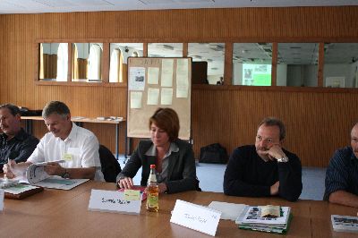 Aufmerksam und kritisch verfolgen die ÖVSB die Ausführungen ihrer Kollegen und sparen nicht mit Nachfragen