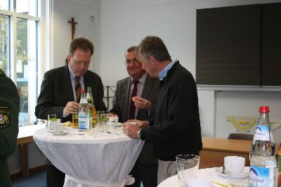 Drei wichtige Partner: Von links Schulamtsdirektor Josef Hauner, Rektor Hans Hanrieder und Fachberater für Verkehrserziehung Josef Beyer