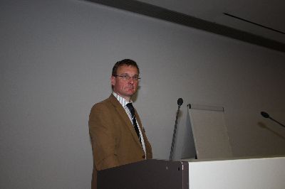 PHK Jürgen Polster, Innenministerium, beim Vortrag