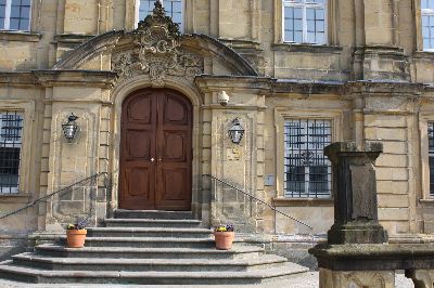 Durch diese Pforte musst Du gehen